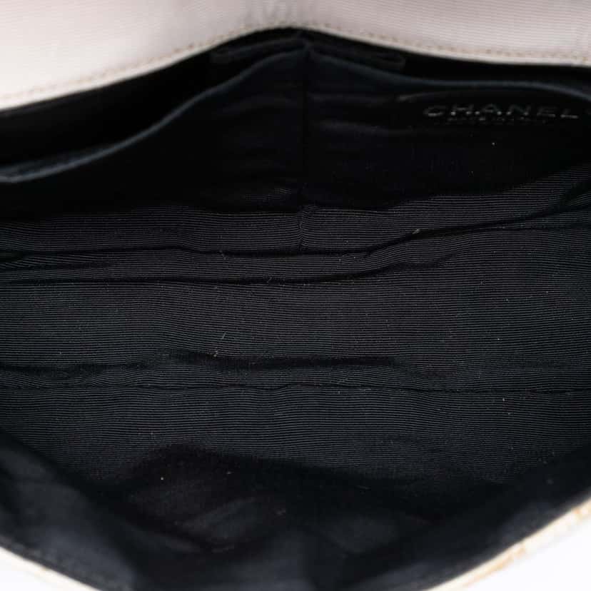 Chanel Small Tricolor Quilted Jersey Reissue 2.55 East West Flap White Very good condition - Model View
