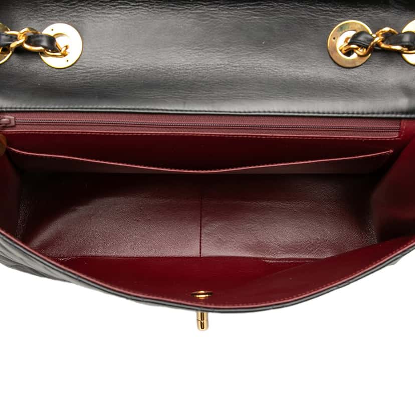 Chanel Maxi XL Classic Lambskin Single Flap Black Leather Very good condition - Model View