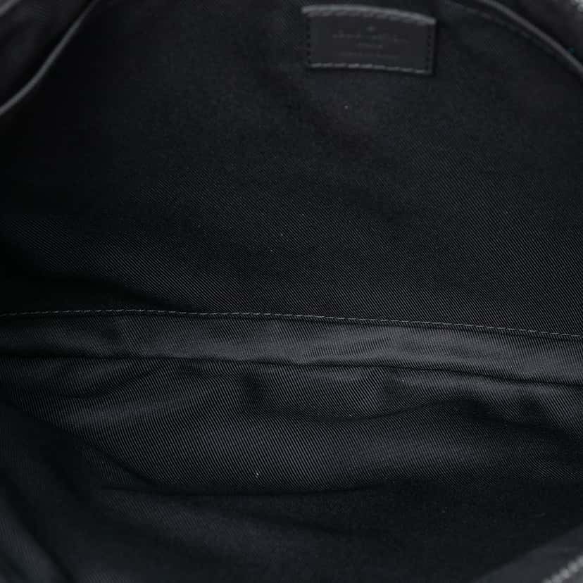 Louis Vuitton Monogram Shadow Discovery Pochette Black Leather Very good condition - Model View