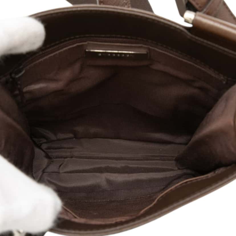 Burberry House Check Canvas Crossbody Beige Very good condition - Model View