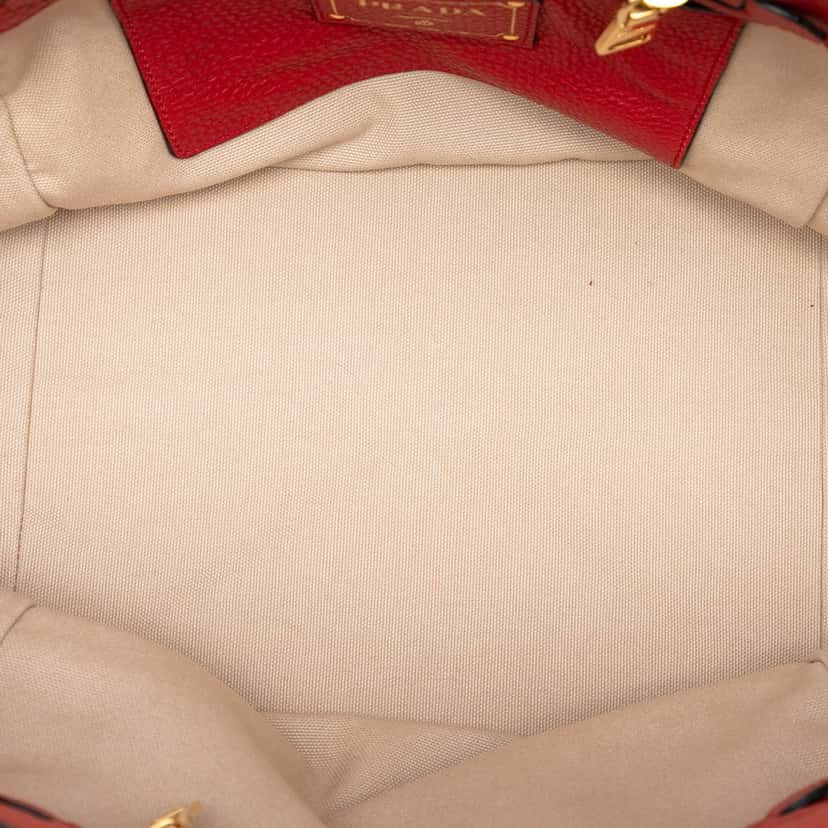 Prada Vitello Daino Tote Red Leather Very good condition - Model View