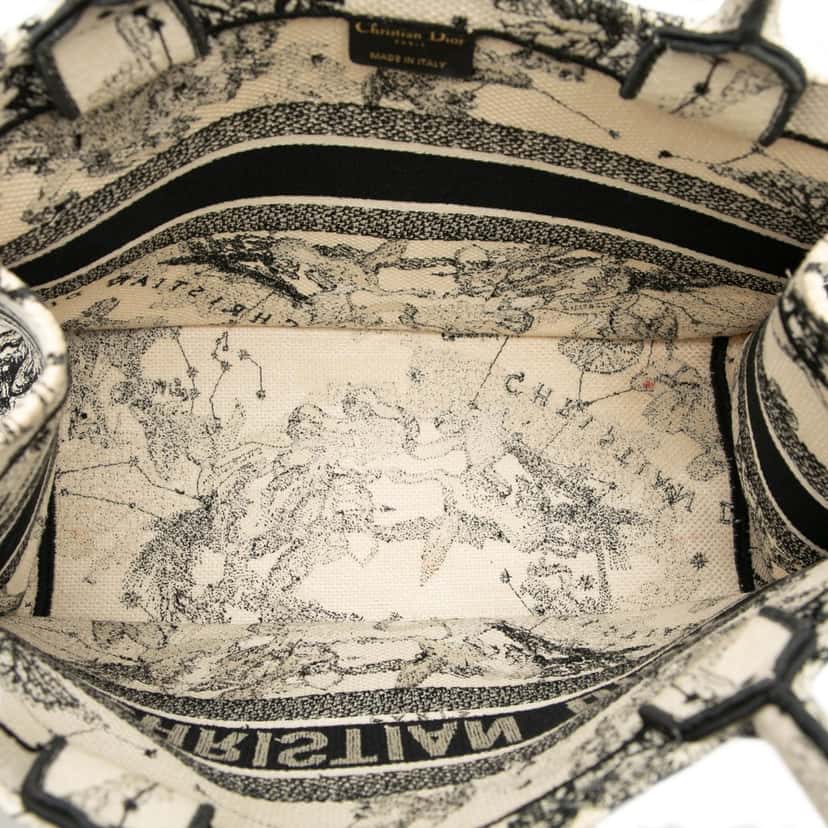 Dior Medium Canvas Embroidered Zodiac Toile De Jouy Book Tote White Very good condition - Model View