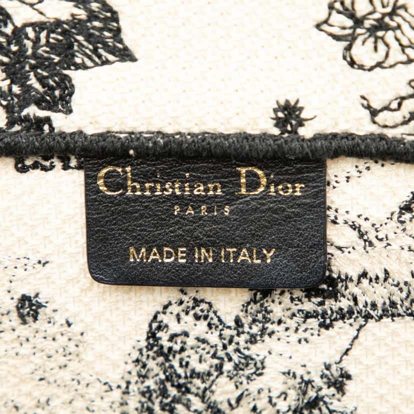 Dior Medium Canvas Embroidered Zodiac Toile De Jouy Book Tote White Very good condition - Box View