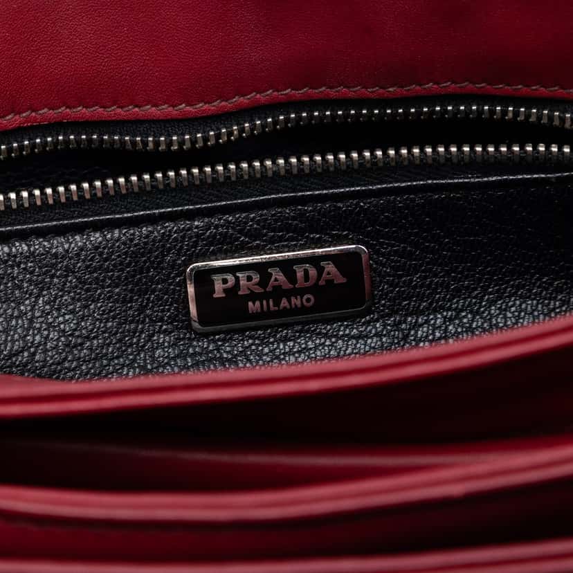 Prada Soft Calf Chain Crossbody Red Leather Very good condition - Box View