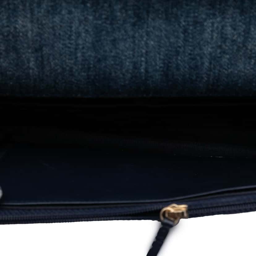 Chanel Denim 19 Flap Wallet On Chain Blue Very good condition - Model View