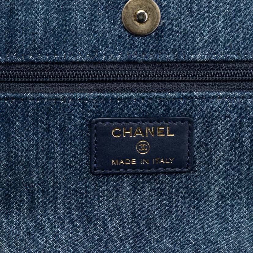 Chanel Denim 19 Flap Wallet On Chain Blue Very good condition - Box View