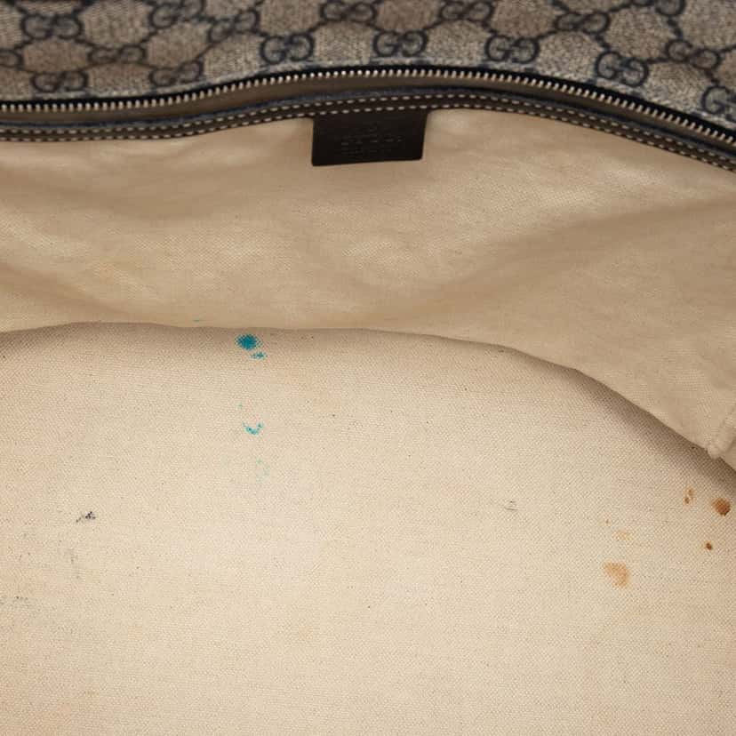 Gucci Large GG Supreme Zippered Tote Beige Very good condition - Model View