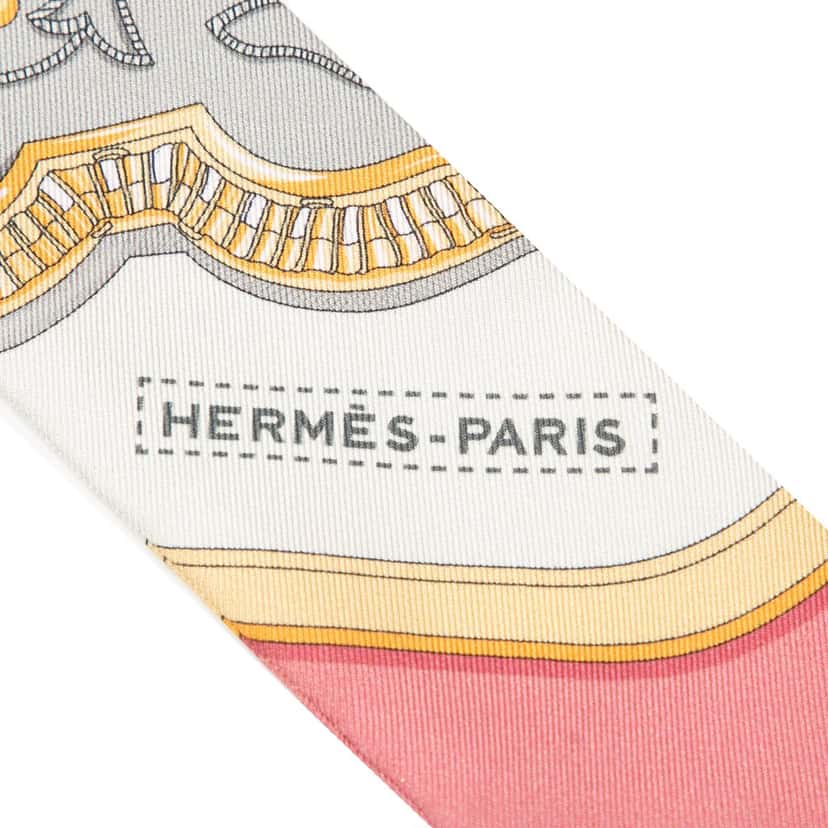 Hermès Grand Apparat Silk Twilly Scarf White Very good condition - Model View