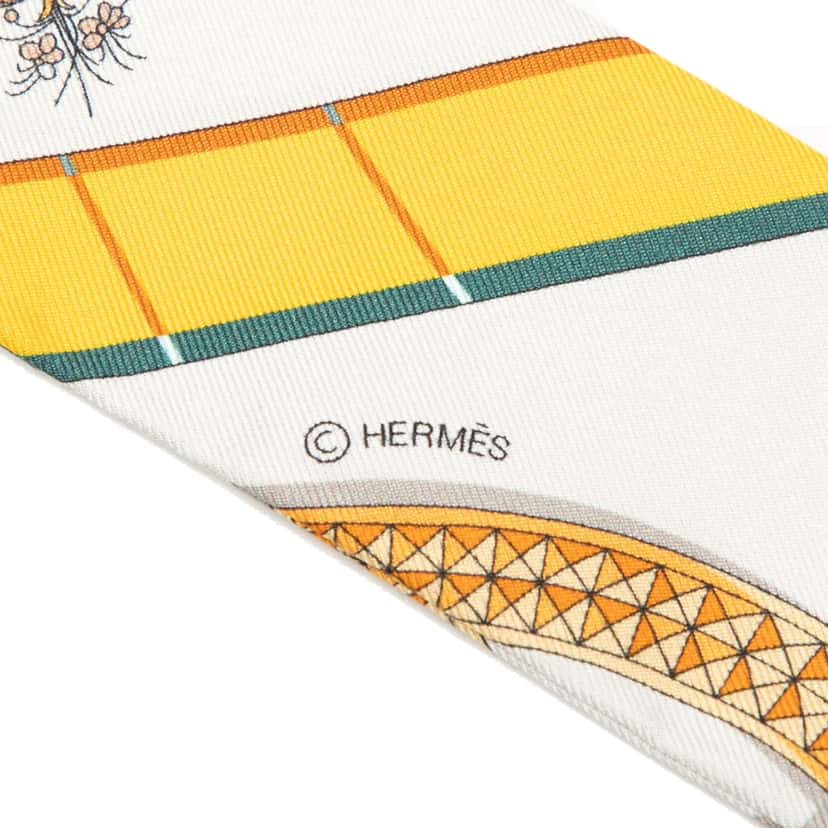 Hermès Grand Apparat Silk Twilly Scarf White Very good condition - Box View