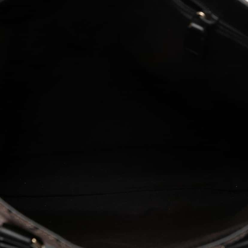 Gucci GG Canvas Tote Brown Very good condition - Model View