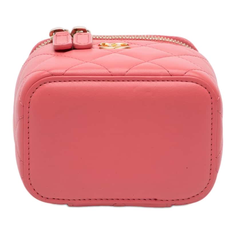 Chanel Mini Quilted Lambskin Pearl Crush Vanity Case With Chain Pink Leather Very good condition - Inside View