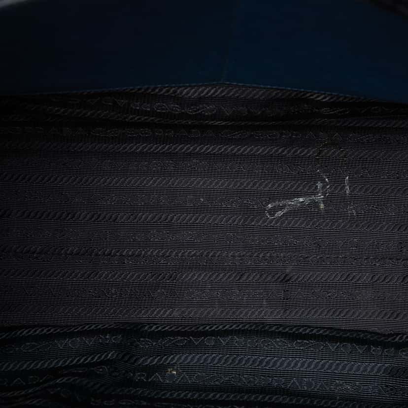 Prada Saffiano Lux Tote Blue Leather Very good condition - Model View