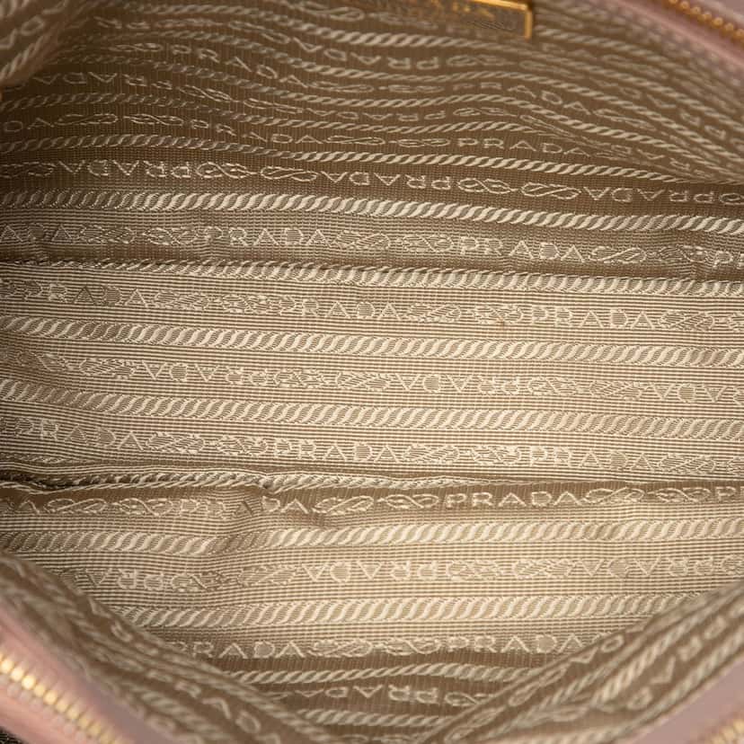 Prada Medium Saffiano Lux Galleria Tote Pink Leather Very good condition - Model View