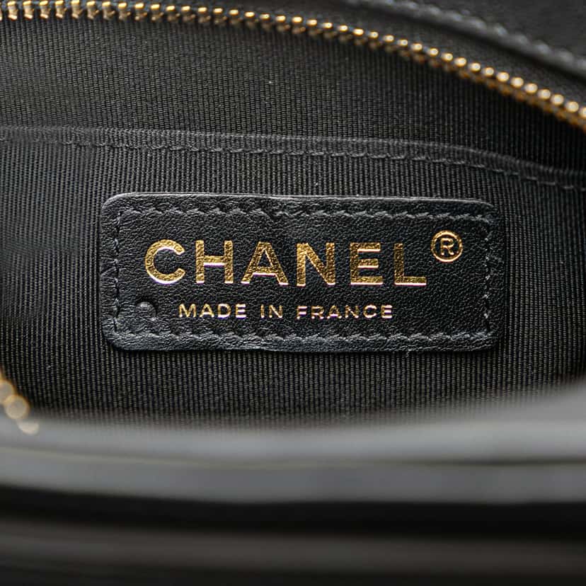 Chanel CC Quilted Lambskin Octagon Camera Case Black Leather Very good condition - Box View