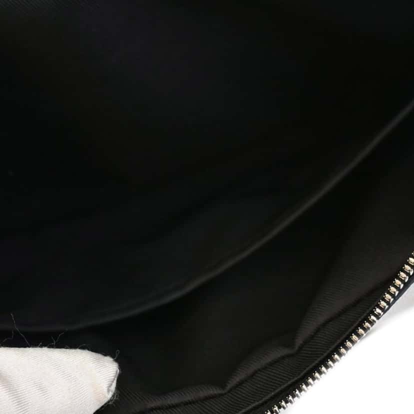 Louis Vuitton Monogram Taigarama Outdoor Messenger White Leather Very good condition - Model View