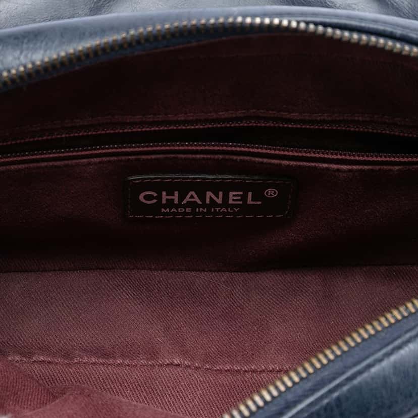 Chanel Small Glazed Calfskin Duo Color Flap Blue Leather Very good condition - Model View