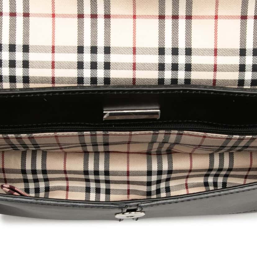 Burberry Leather Flap Shoulder Bag Black Leather Very good condition - Model View