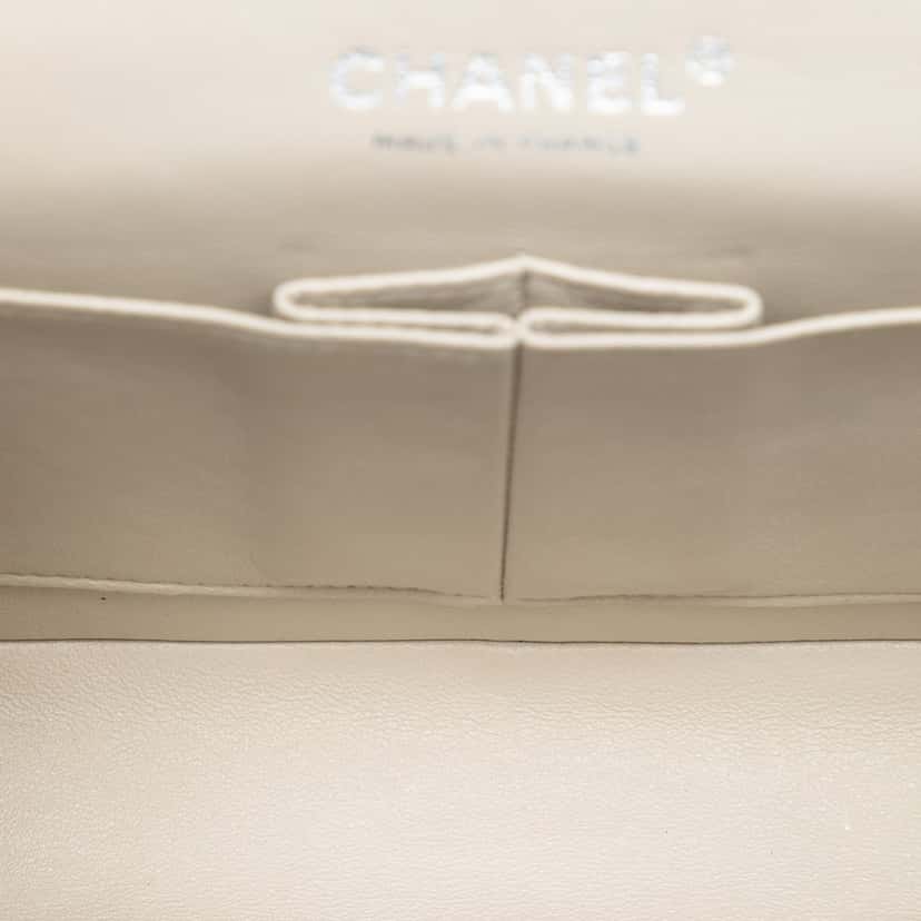 Chanel Medium Classic Lambskin Bijoux Chain Double Flap White Leather Very good condition - Model View