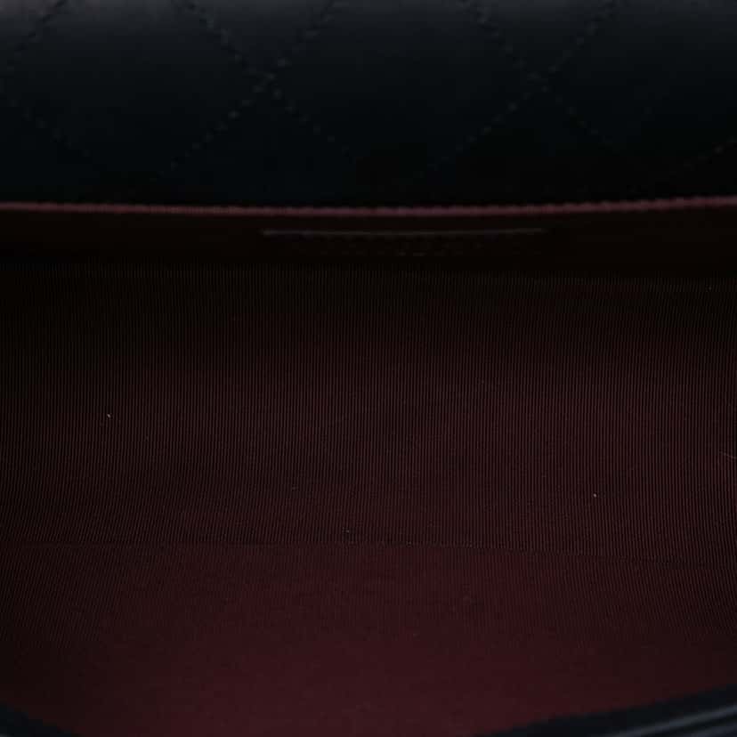 Chanel Medium Bicolor Shearling Boy Flap Black Very good condition - Model View