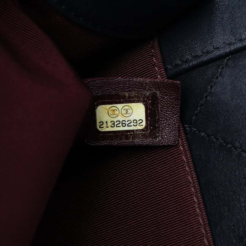 Chanel Medium Bicolor Shearling Boy Flap Black Very good condition - Box View