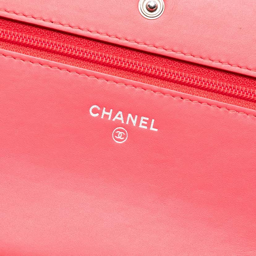 Chanel CC Patent Diamond Quilted Wallet On Chain Red Leather Very good condition - Box View