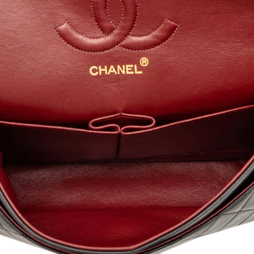 Chanel Medium Classic Lambskin Double Flap Black Leather Very good condition - Model View