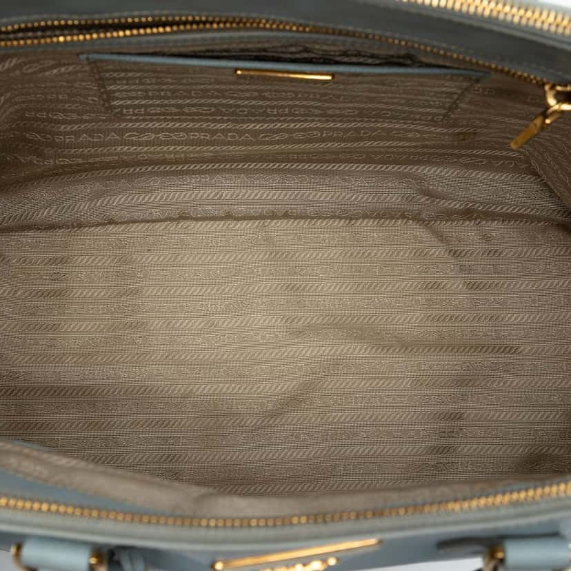 Prada Large Saffiano Lux Galleria Double Zip Satchel Blue Leather Very good condition - Model View