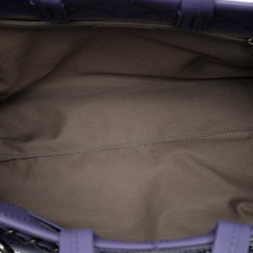 Chanel Medium CC Quilted Calfskin Pocket Tote Purple Leather Never worn, with tag - Model View