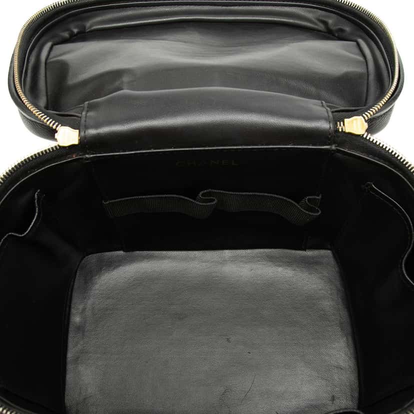 Chanel CC Caviar Vanity Bag Black Leather Good condition - Model View