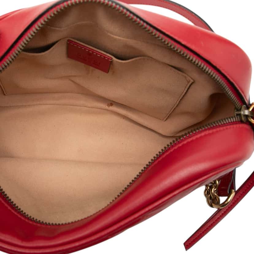 Gucci Small GG Marmont Matelasse Leather Crossbody Red Leather Very good condition - Model View