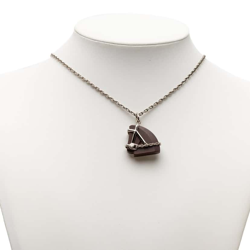 Hermès Palladium Plated Vulcanium Cheval Pendant Necklace Brown Metal Very good condition - Box View