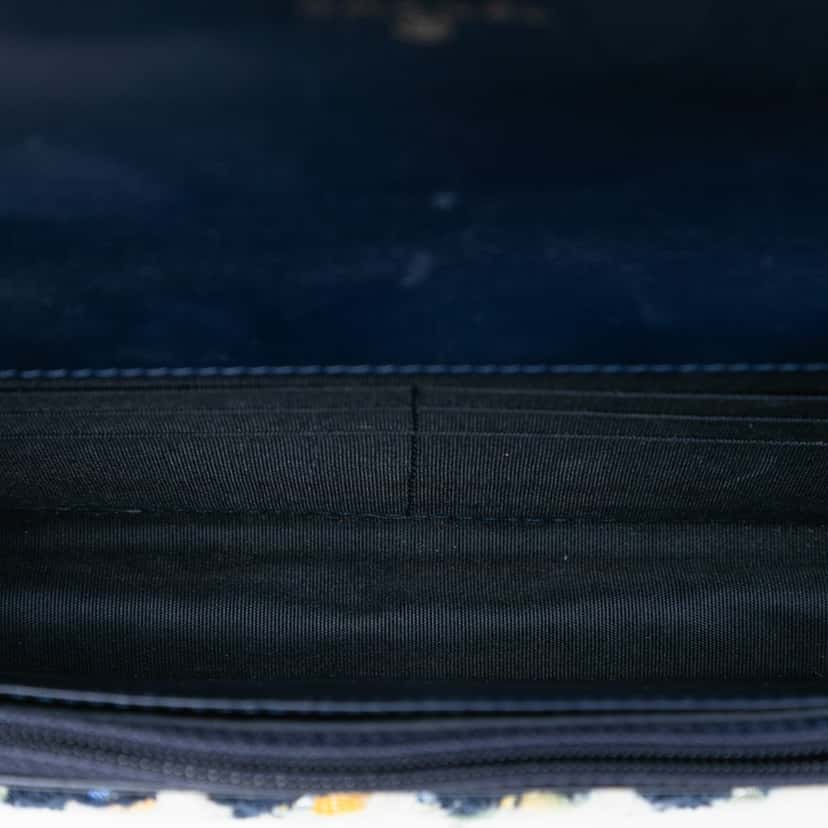 Chanel Tweed 19 Wallet On Chain Blue Very good condition - Model View