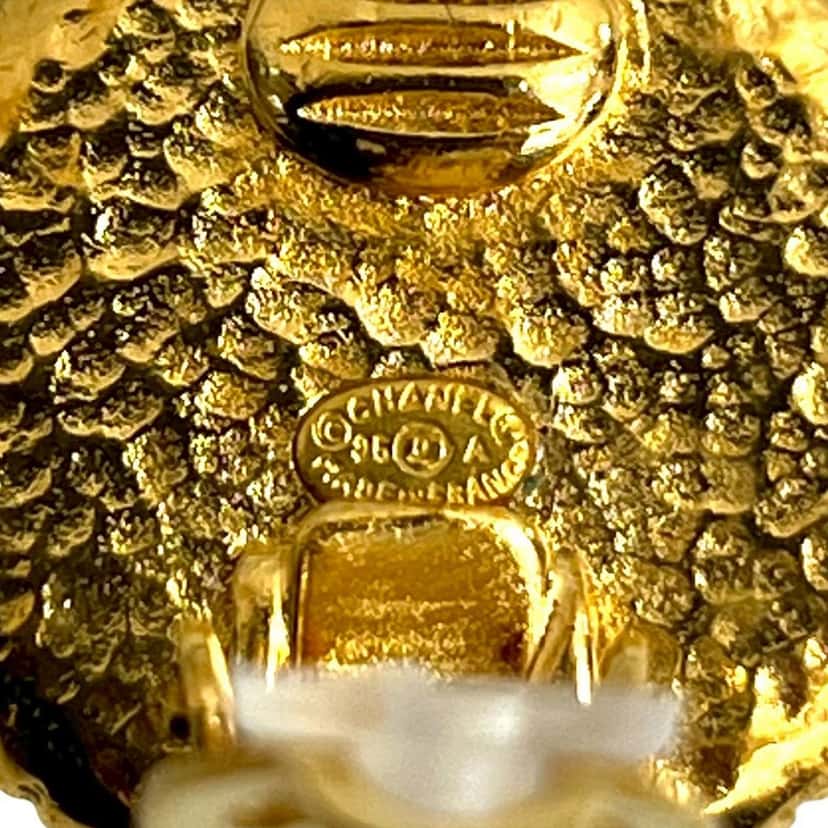 Chanel CC Gold Plated Button Clip On Earrings Gold Metal Very good condition - Model View