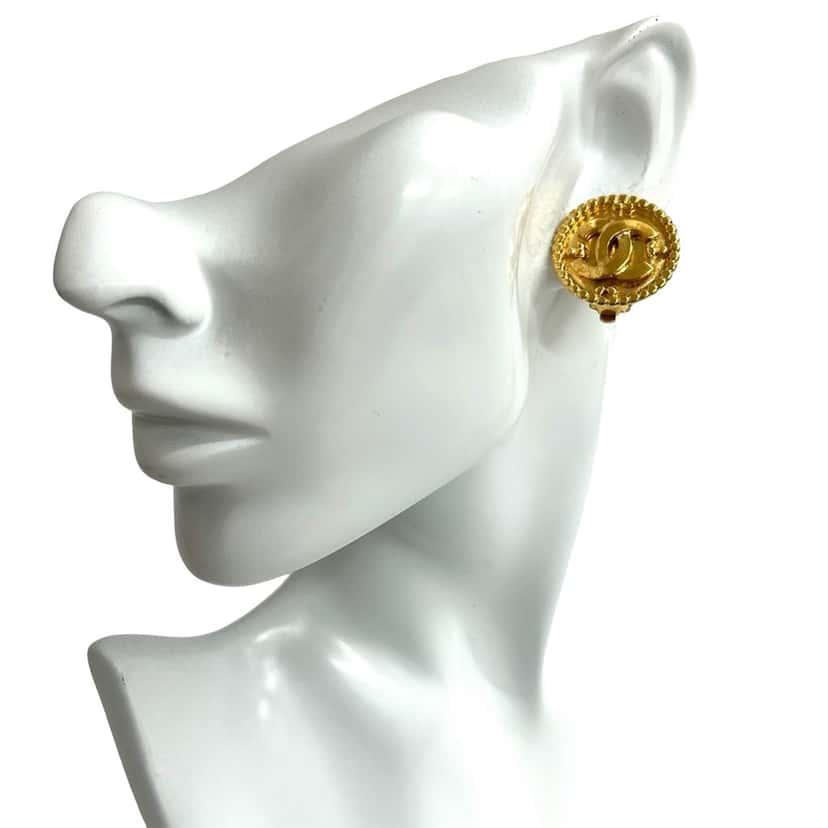 Chanel CC Gold Plated Button Clip On Earrings Gold Metal Very good condition - Box View