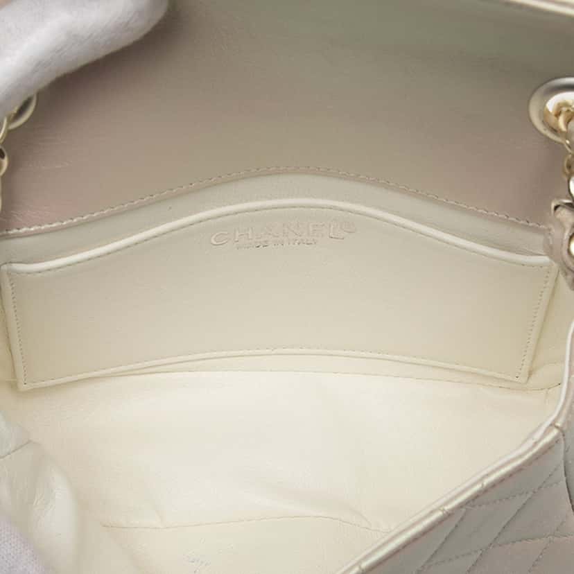 Chanel Mini Rectangular Classic Iridescent Lambskin Single Flap White Leather Very good condition - Model View