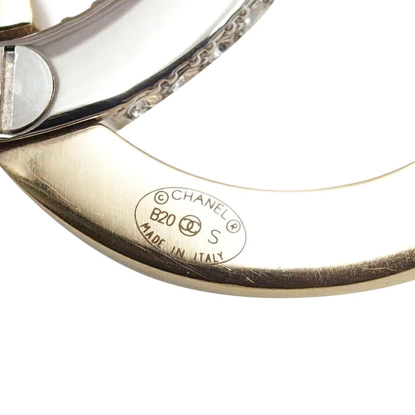 Chanel CC Brass and Strass Brooch Gold Metal Very good condition - Model View