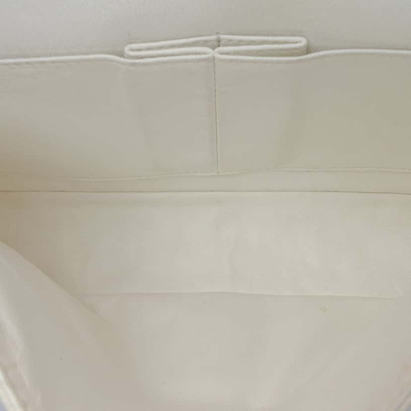 Chanel Medium Classic Caviar Double Flap White Leather Good condition - Model View