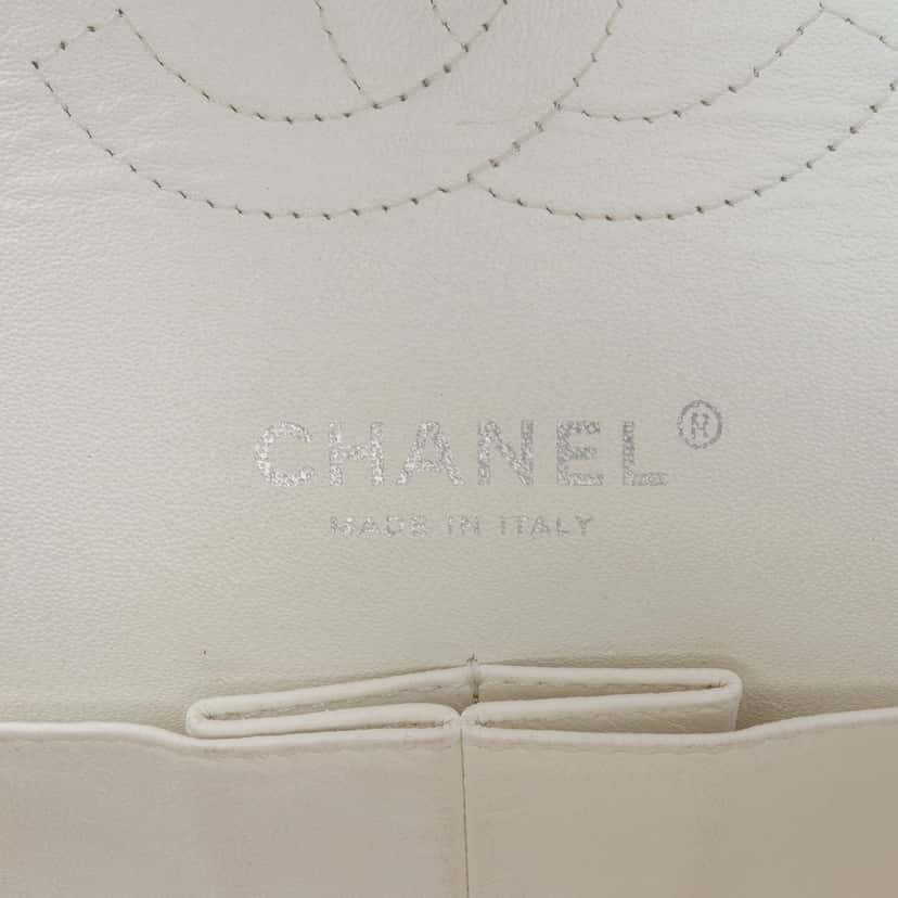 Chanel Medium Classic Caviar Double Flap White Leather Good condition - Box View