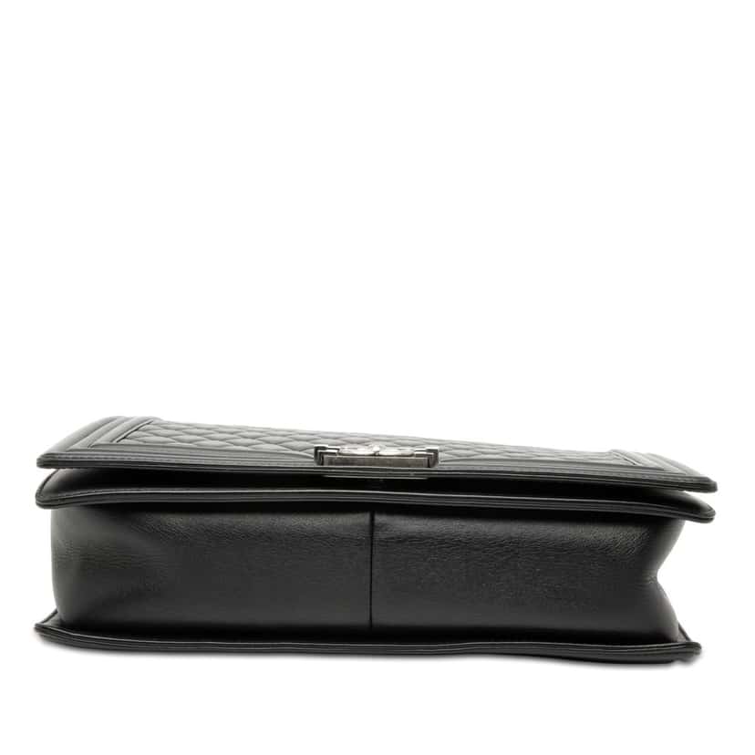 Chanel Large Quilted Lambskin Boy Flap Black Leather Very good condition - Inside View
