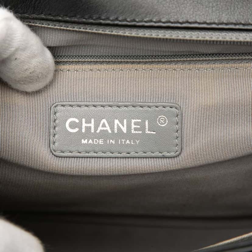 Chanel Large Quilted Lambskin Boy Flap Black Leather Very good condition - Box View