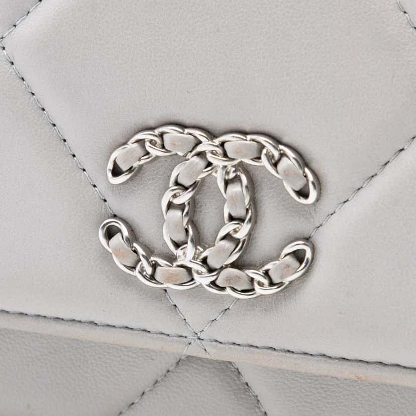 Chanel Quilted Lambskin 19 Wallet on Chain Other Leather Very good condition - Box View