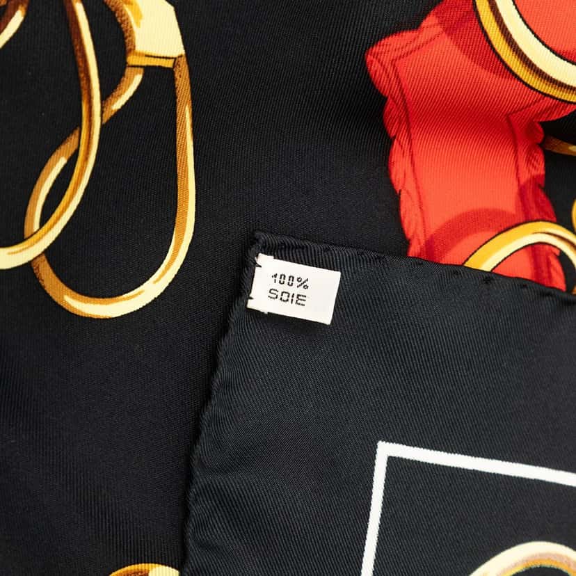 Hermès Lift Profile Silk Scarf Black Very good condition - Model View