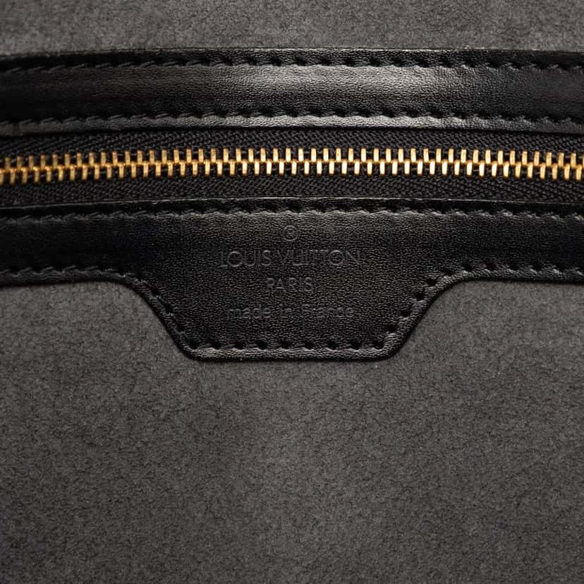 Louis Vuitton Epi Lussac Black Leather Very good condition - Box View