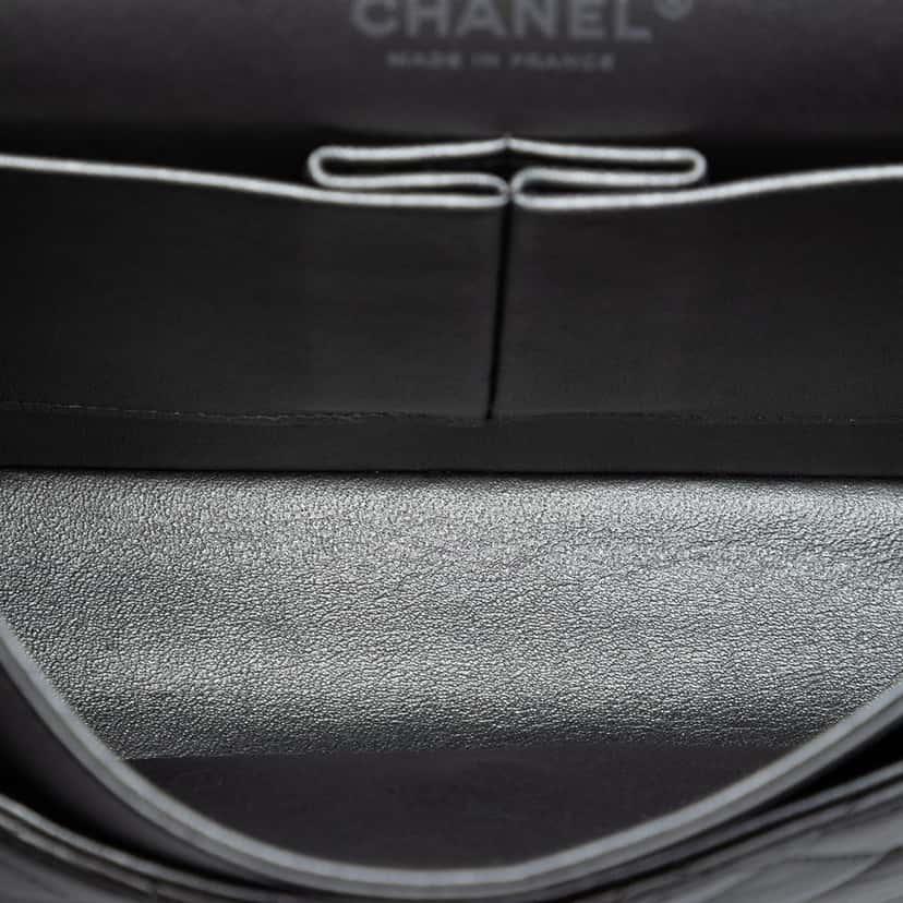 Chanel Medium Classic Lambskin So Black Double Flap Black Leather Very good condition - Model View