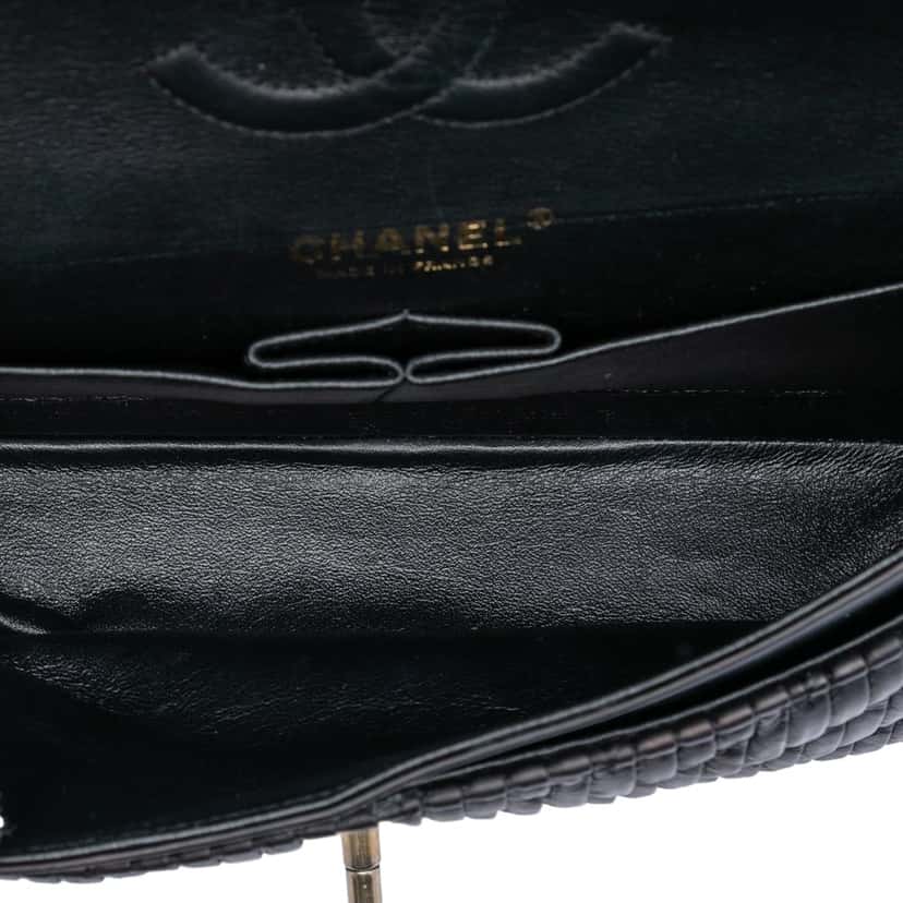 Chanel Medium Classic Chevron Calfskin Pleated Double Flap Black Leather Very good condition - Model View