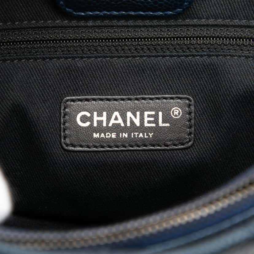 Chanel Medium Caviar Iridescent Chic Shopping Tote Blue Leather Very good condition - Box View