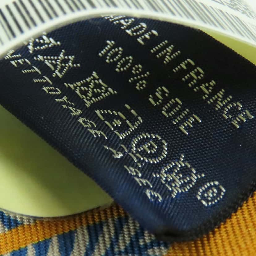 Hermès Sous Le Charme D Orphee Silk Twilly Scarf Blue Very good condition - Model View