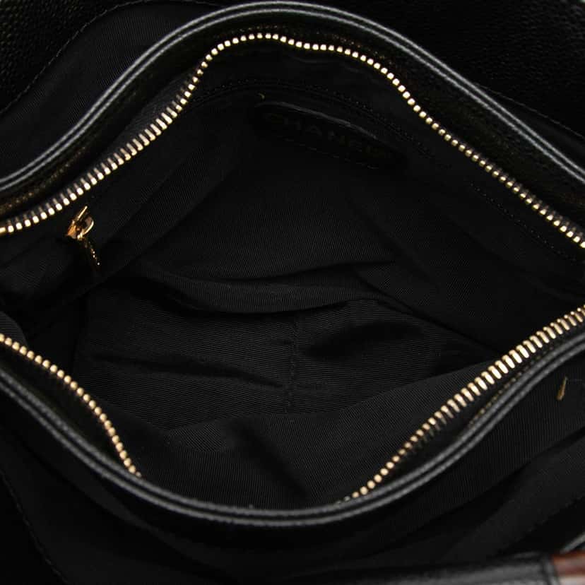 Chanel CC Caviar Wood Top Handle Bag Black Leather Very good condition - Model View