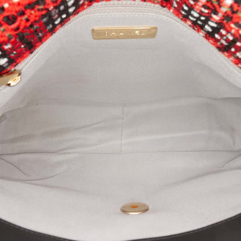 Chanel Large Tweed 19 Flap Red Very good condition - Model View