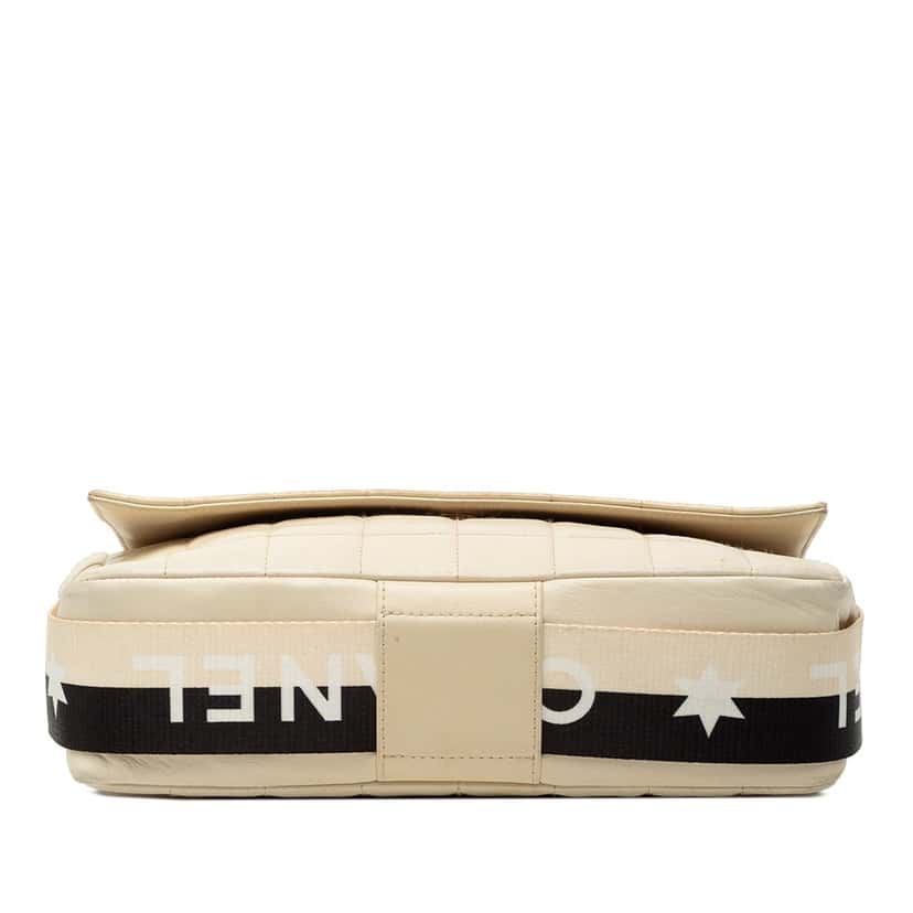 Chanel Chocolate Bar Lambskin Sport Line Crossbody White Leather Very good condition - Inside View